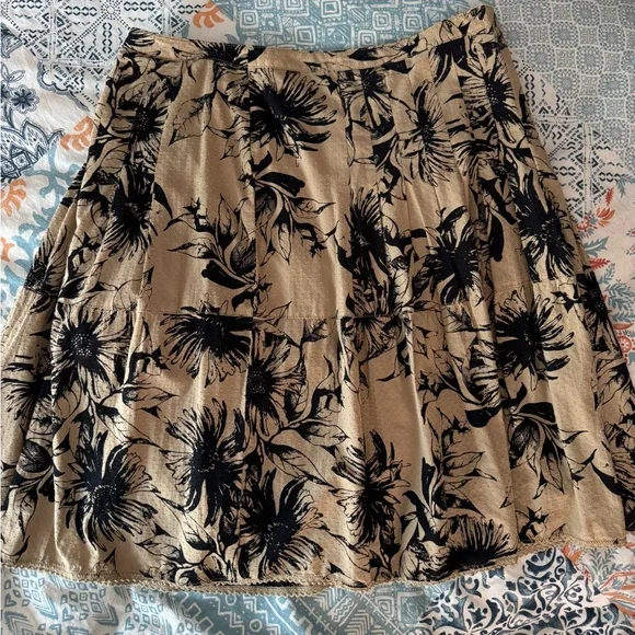 Ann Taylor black and beige skirt size 10 excellent condition - Picture 1 of 2